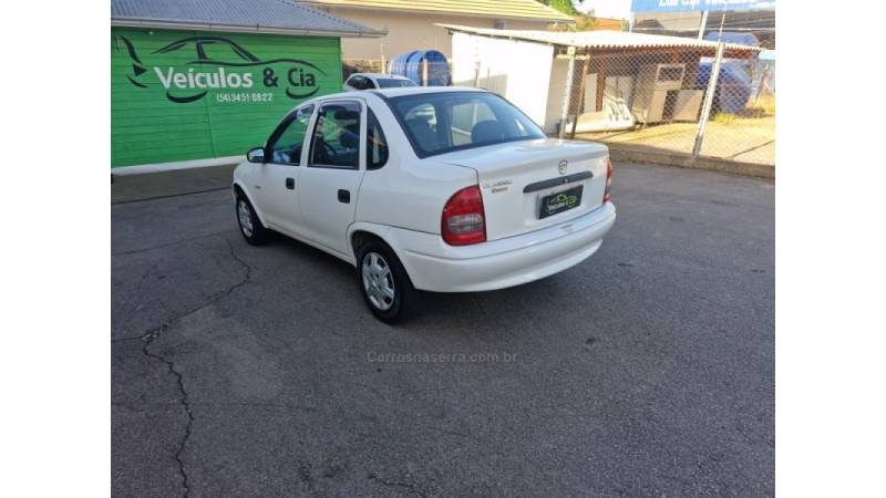 CHEVROLET - CLASSIC - 2004/2005 - Branca - R$ 18.800,00
