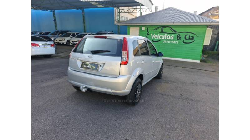 FORD - FIESTA - 2009/2010 - Prata - R$ 28.900,00