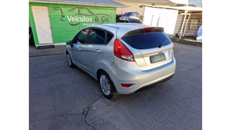 FORD - FIESTA - 2013/2014 - Prata - R$ 46.500,00