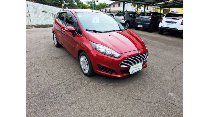 FORD - FIESTA - 2017/2017 - Vermelha - R$ 54.800,00