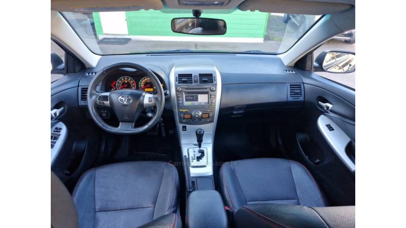 TOYOTA - COROLLA - 2013/2014 - Preta - R$ 76.000,00