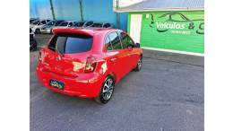 NISSAN - MARCH - 2014/2015 - Vermelha - R$ 43.800,00