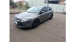 FORD - FOCUS - 2014/2015 - Cinza - R$ 59.800,00