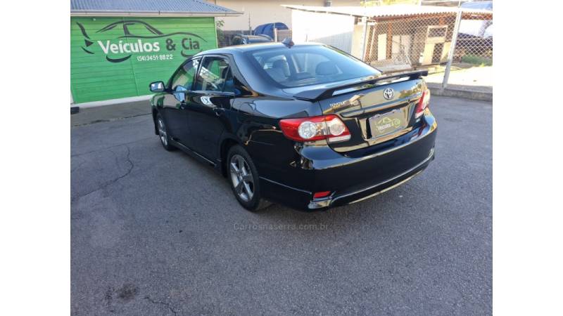 TOYOTA - COROLLA - 2013/2014 - Preta - R$ 76.000,00