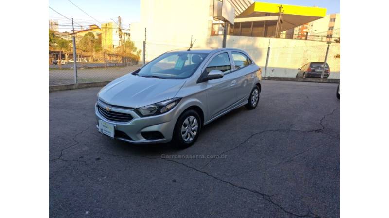 CHEVROLET - ONIX - 2016/2017 - Prata - R$ 55.000,00