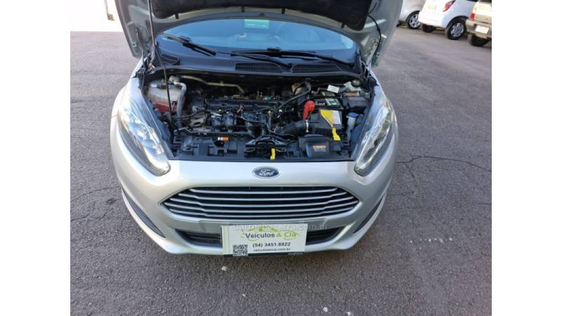 FORD - FIESTA - 2013/2014 - Prata - R$ 46.500,00