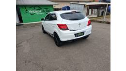 CHEVROLET - ONIX - 2012/2013 - Branca - R$ 45.800,00