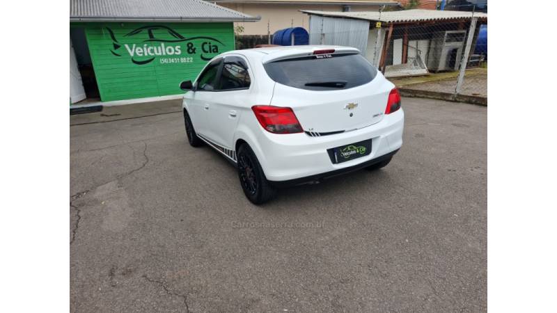 CHEVROLET - ONIX - 2012/2013 - Branca - R$ 45.800,00