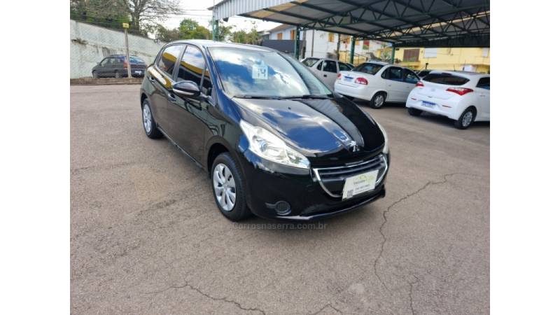 PEUGEOT - 208 - 2013/2014 - Preta - R$ 37.000,00