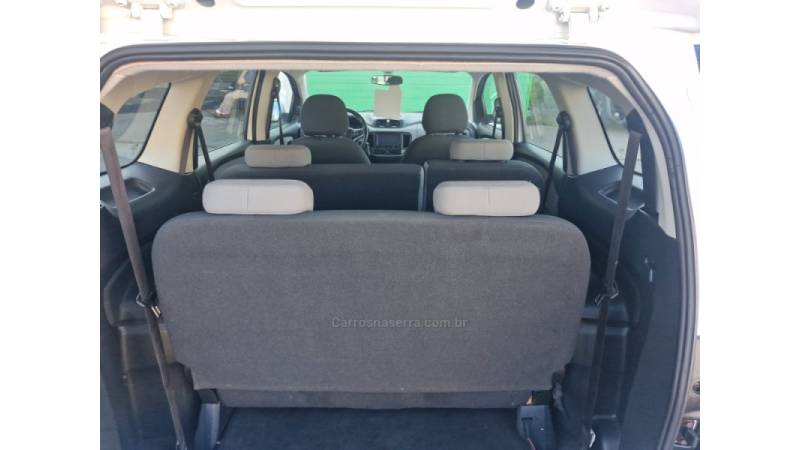 CHEVROLET - SPIN - 2015/2016 - Branca - R$ 60.000,00