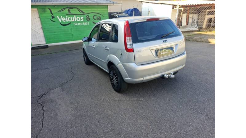 FORD - FIESTA - 2009/2010 - Prata - R$ 28.900,00