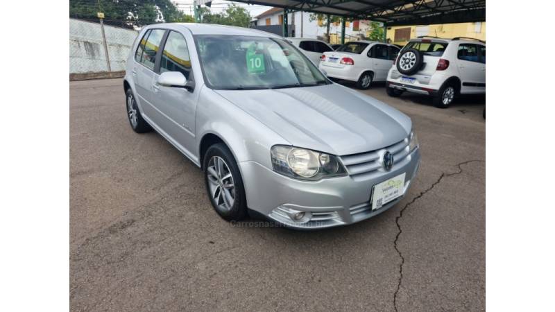 VOLKSWAGEN - GOLF - 2009/2010 - Prata - R$ 48.800,00