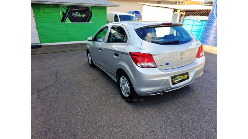 CHEVROLET - ONIX - 2017/2018 - Prata - R$ 50.000,00