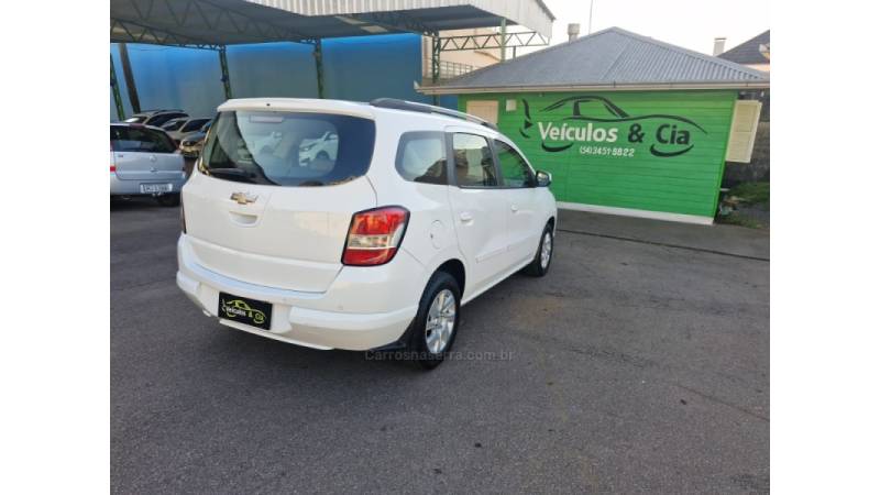 CHEVROLET - SPIN - 2015/2016 - Branca - R$ 60.000,00