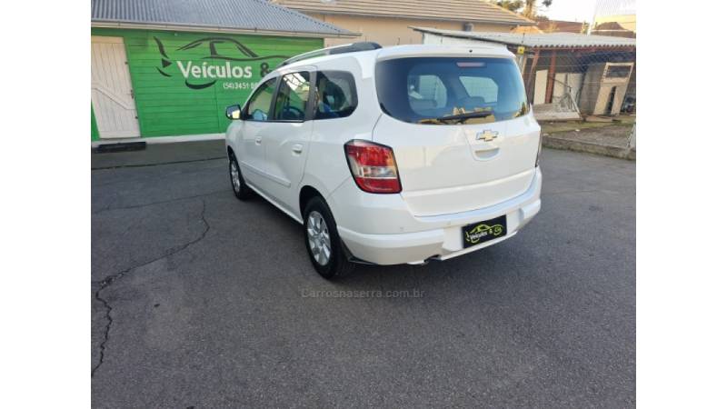 CHEVROLET - SPIN - 2015/2016 - Branca - R$ 60.000,00