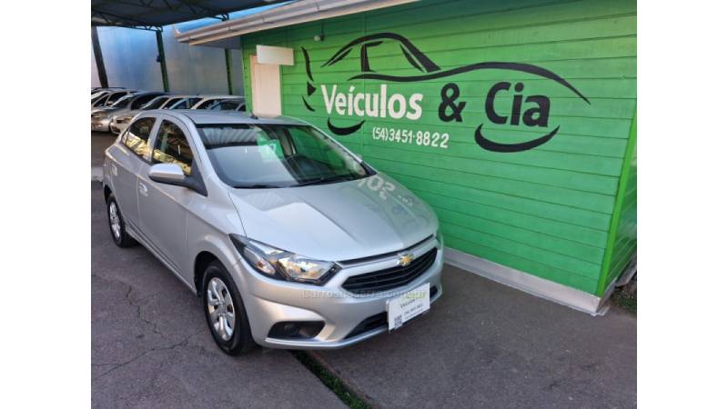 CHEVROLET - ONIX - 2016/2017 - Prata - R$ 55.000,00