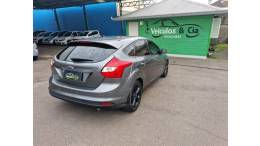 FORD - FOCUS - 2014/2015 - Cinza - R$ 59.800,00