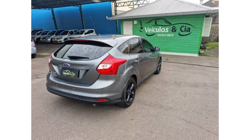 FORD - FOCUS - 2014/2015 - Cinza - R$ 59.800,00
