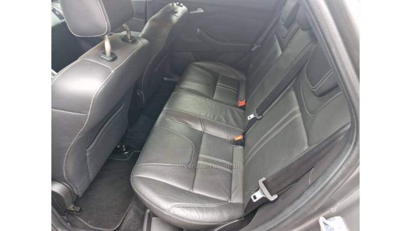 FORD - FOCUS - 2014/2015 - Cinza - R$ 59.800,00