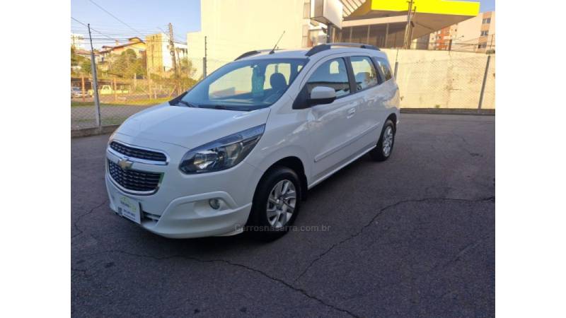 CHEVROLET - SPIN - 2015/2016 - Branca - R$ 60.000,00