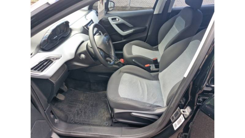 PEUGEOT - 208 - 2013/2014 - Preta - R$ 37.000,00
