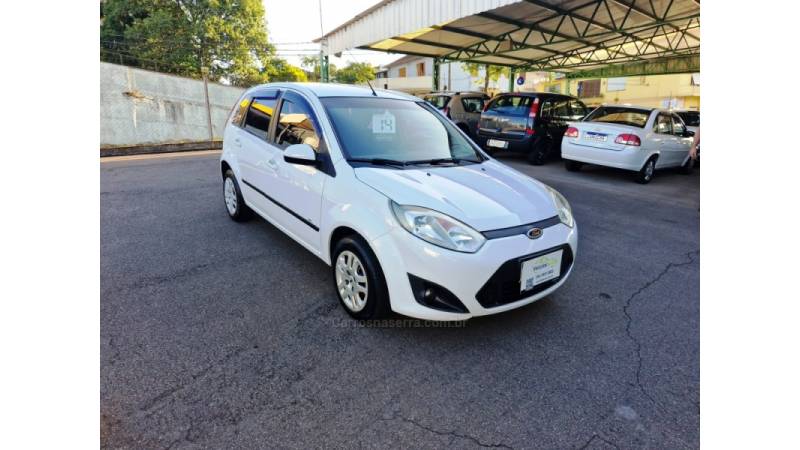 FORD - FIESTA - 2013/2014 - Branca - R$ 33.900,00