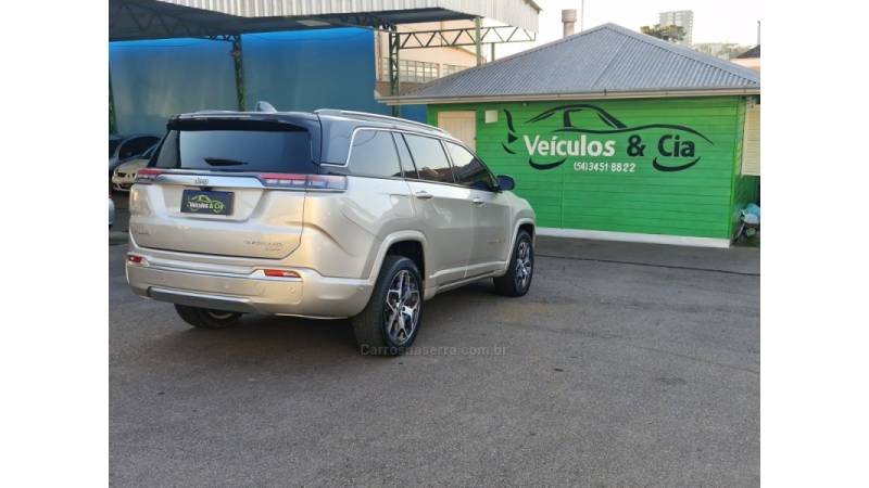 JEEP - COMMANDER - 2021/2022 - Dourada - R$ 187.500,00