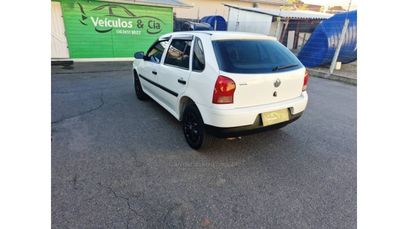 VOLKSWAGEN - GOL - 2005/2006 - Branca - R$ 18.000,00