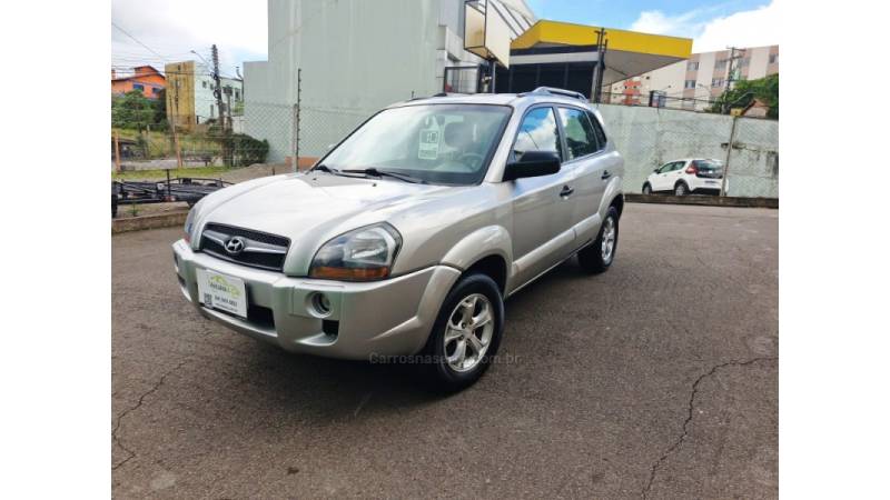 HYUNDAI - TUCSON - 2009/2010 - Bege - R$ 42.000,00