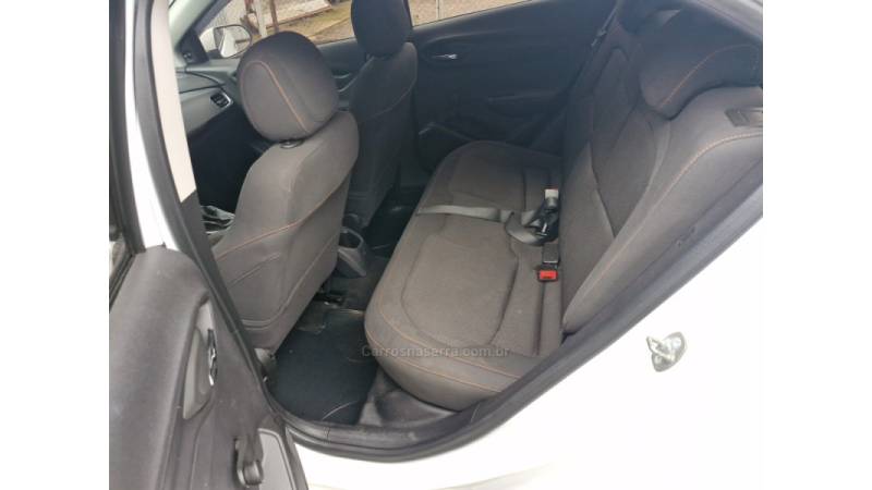 CHEVROLET - ONIX - 2012/2013 - Branca - R$ 45.800,00