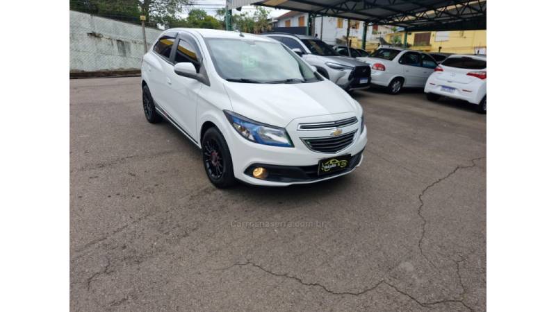 CHEVROLET - ONIX - 2012/2013 - Branca - R$ 45.800,00