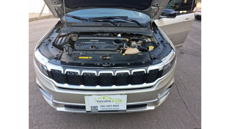 JEEP - COMMANDER - 2021/2022 - Dourada - R$ 187.500,00