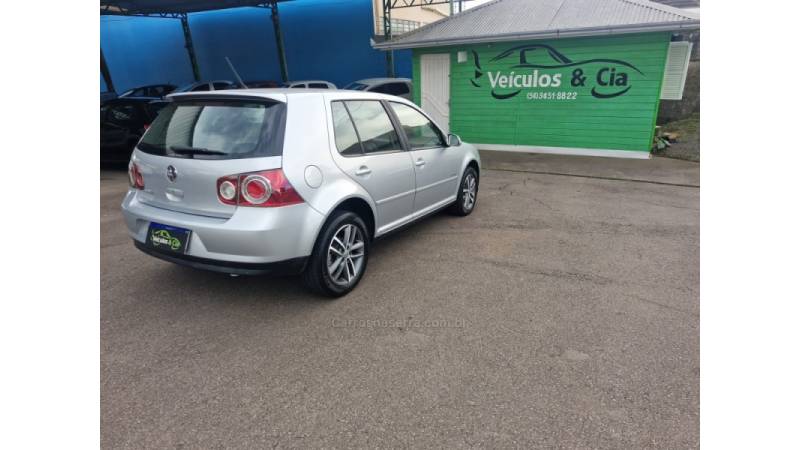 VOLKSWAGEN - GOLF - 2009/2010 - Prata - R$ 48.800,00