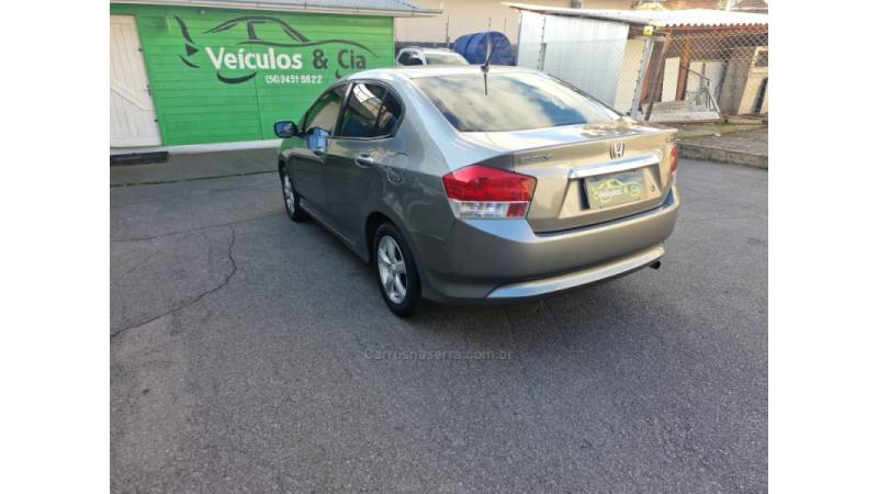 HONDA - CITY - 2010/2011 - Cinza - R$ 45.900,00