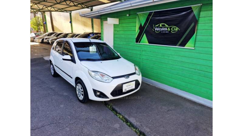 FORD - FIESTA - 2013/2014 - Branca - R$ 33.900,00