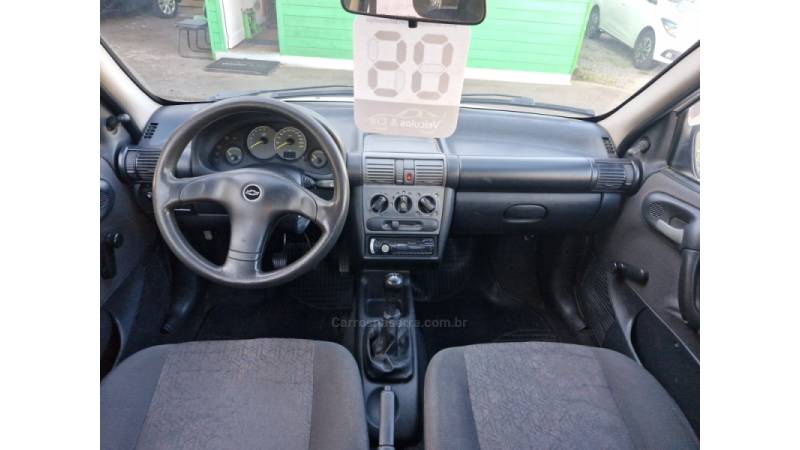 CHEVROLET - CLASSIC - 2004/2005 - Branca - R$ 18.800,00