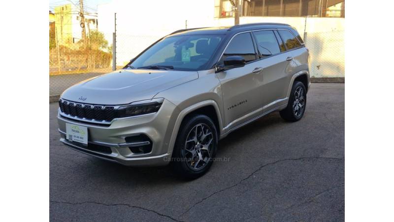 JEEP - COMMANDER - 2021/2022 - Dourada - R$ 187.500,00