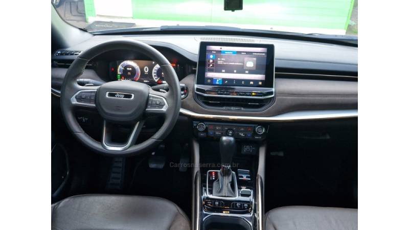 JEEP - COMMANDER - 2021/2022 - Dourada - R$ 187.500,00