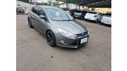 FORD - FOCUS - 2014/2015 - Cinza - R$ 59.800,00