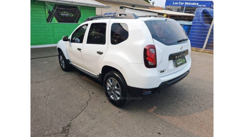 RENAULT - DUSTER - 2018/2019 - Branca - R$ 74.800,00