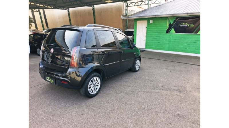 FIAT - IDEA - 2013/2014 - Preta - R$ 40.000,00