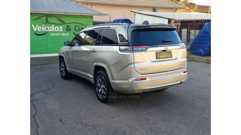 JEEP - COMMANDER - 2021/2022 - Dourada - R$ 187.500,00