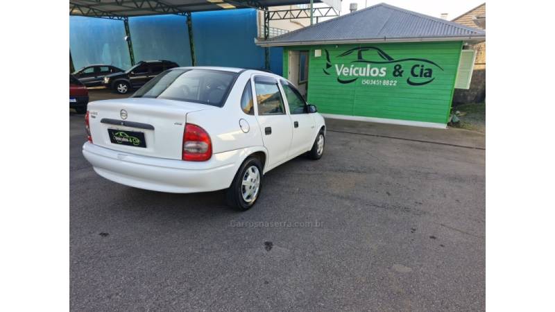 CHEVROLET - CLASSIC - 2004/2005 - Branca - R$ 18.800,00