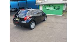 PEUGEOT - 208 - 2013/2014 - Preta - R$ 37.000,00