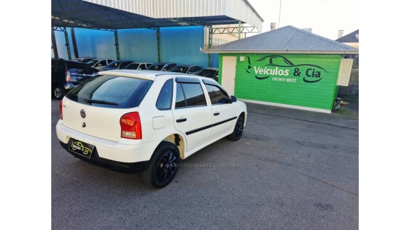 VOLKSWAGEN - GOL - 2005/2006 - Branca - R$ 18.000,00