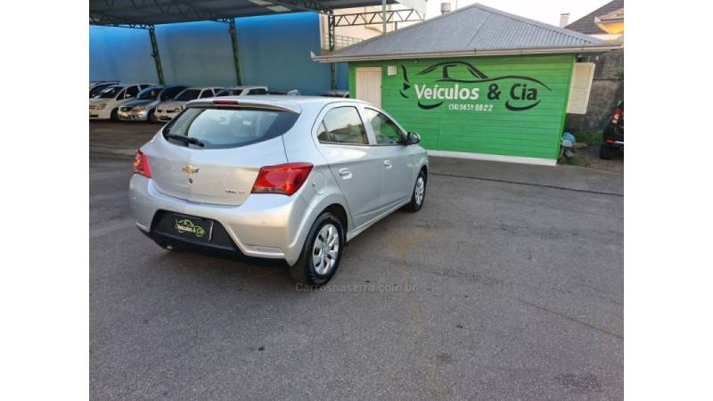 CHEVROLET - ONIX - 2016/2017 - Prata - R$ 55.000,00